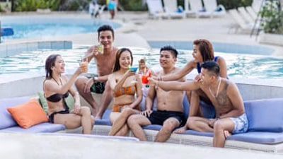 Coco Pool Bar.
